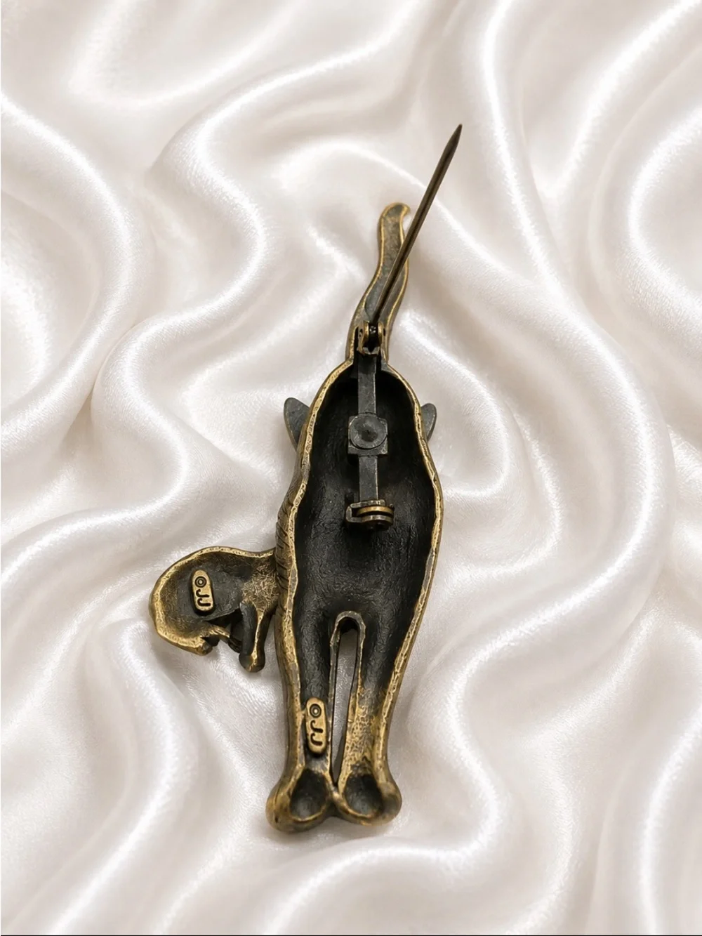 JJ Jonette VTG Mother Cat with Kitten Baby Pewter Tone Brooch Pin “SIGNED”
